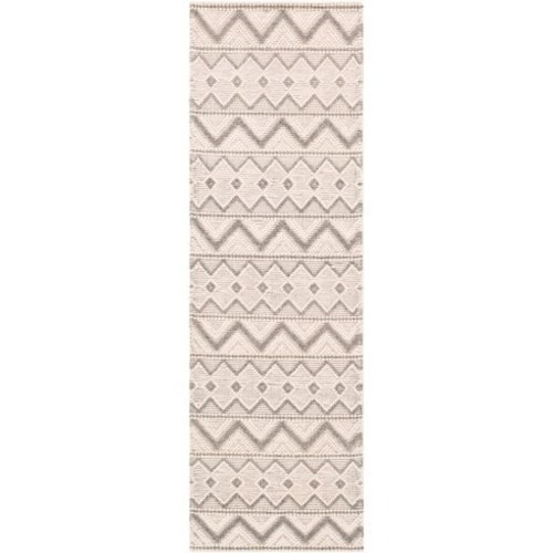 2'6" x 8' Rug