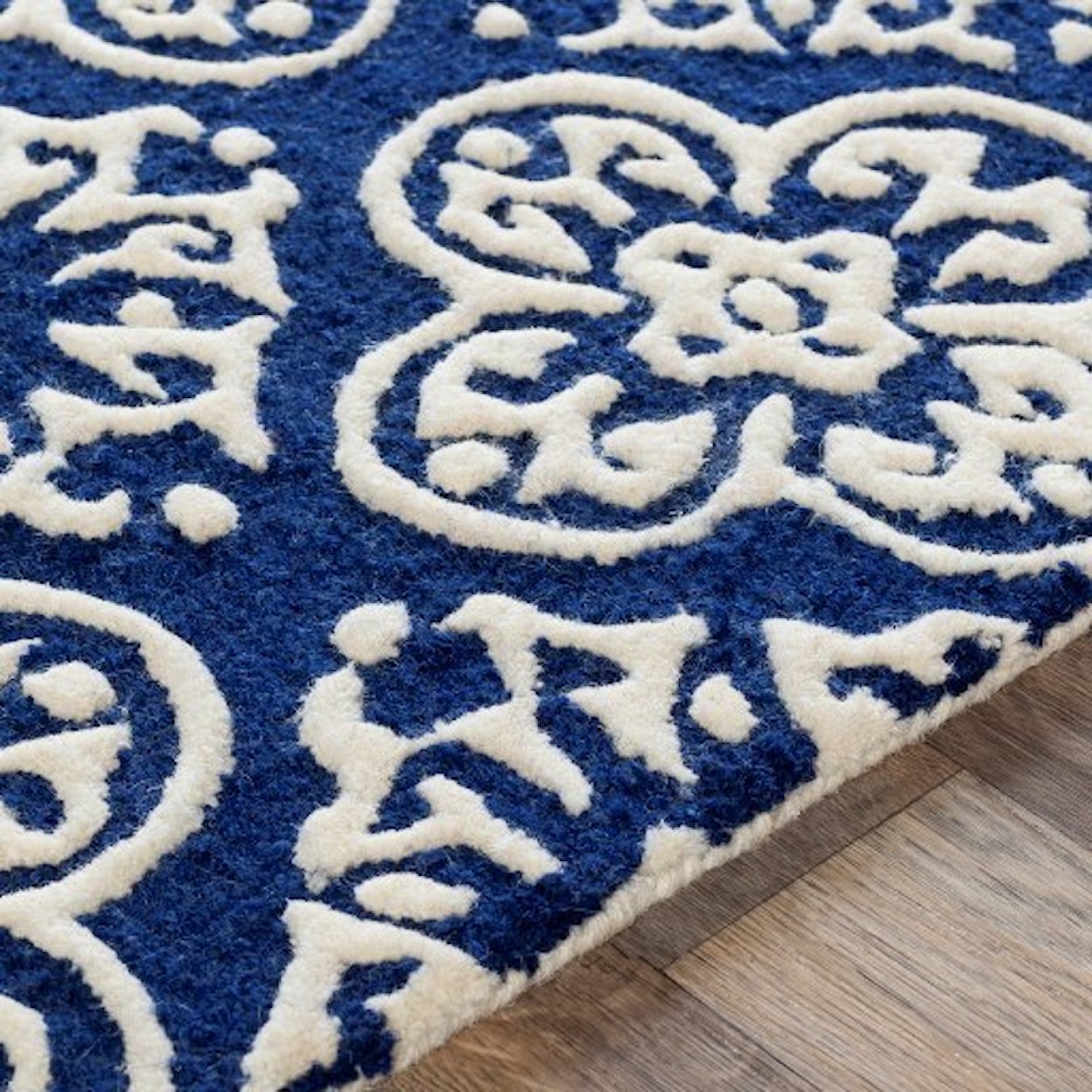 Surya Izmir 2' x 3' Rug