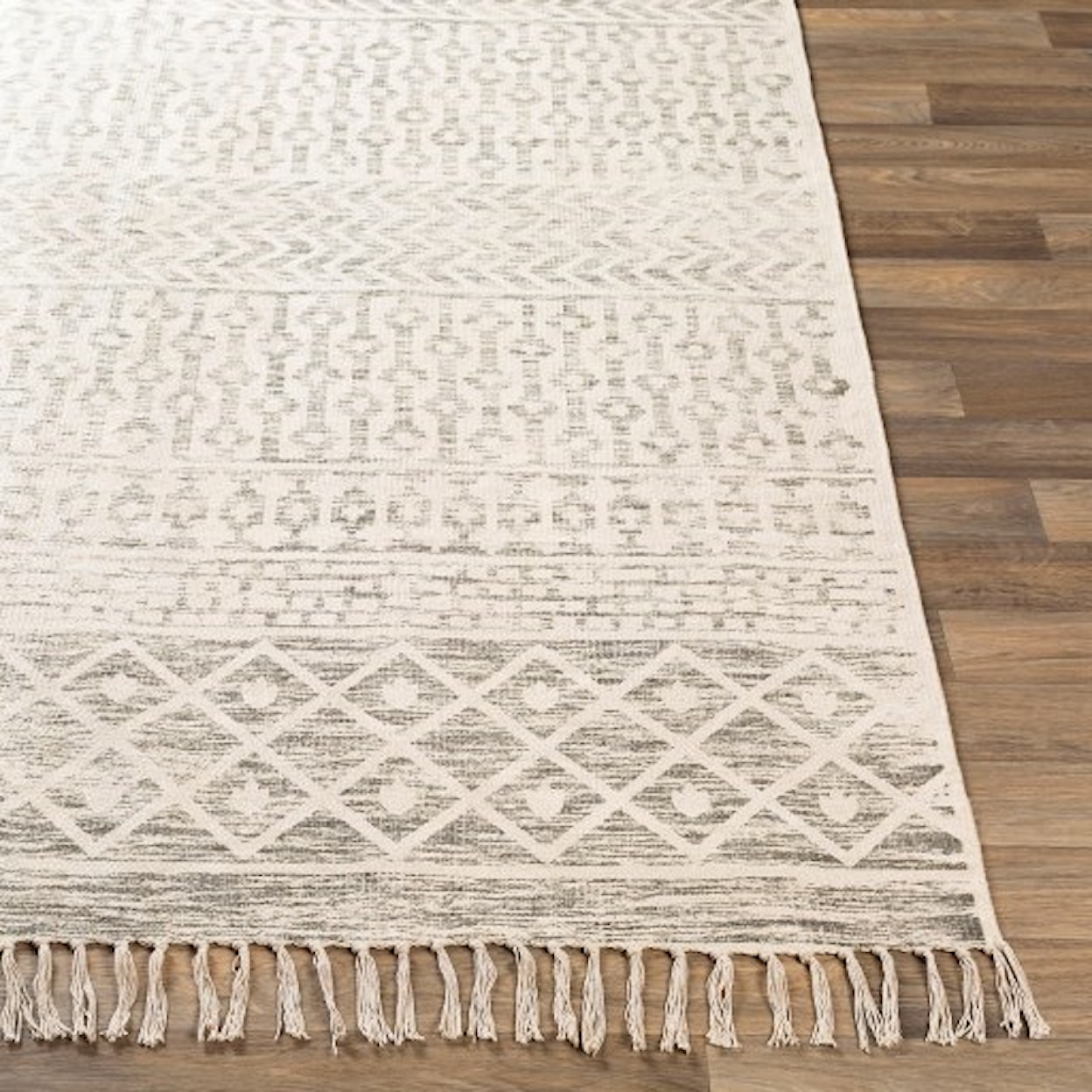 Surya July 6' x 9' Rug