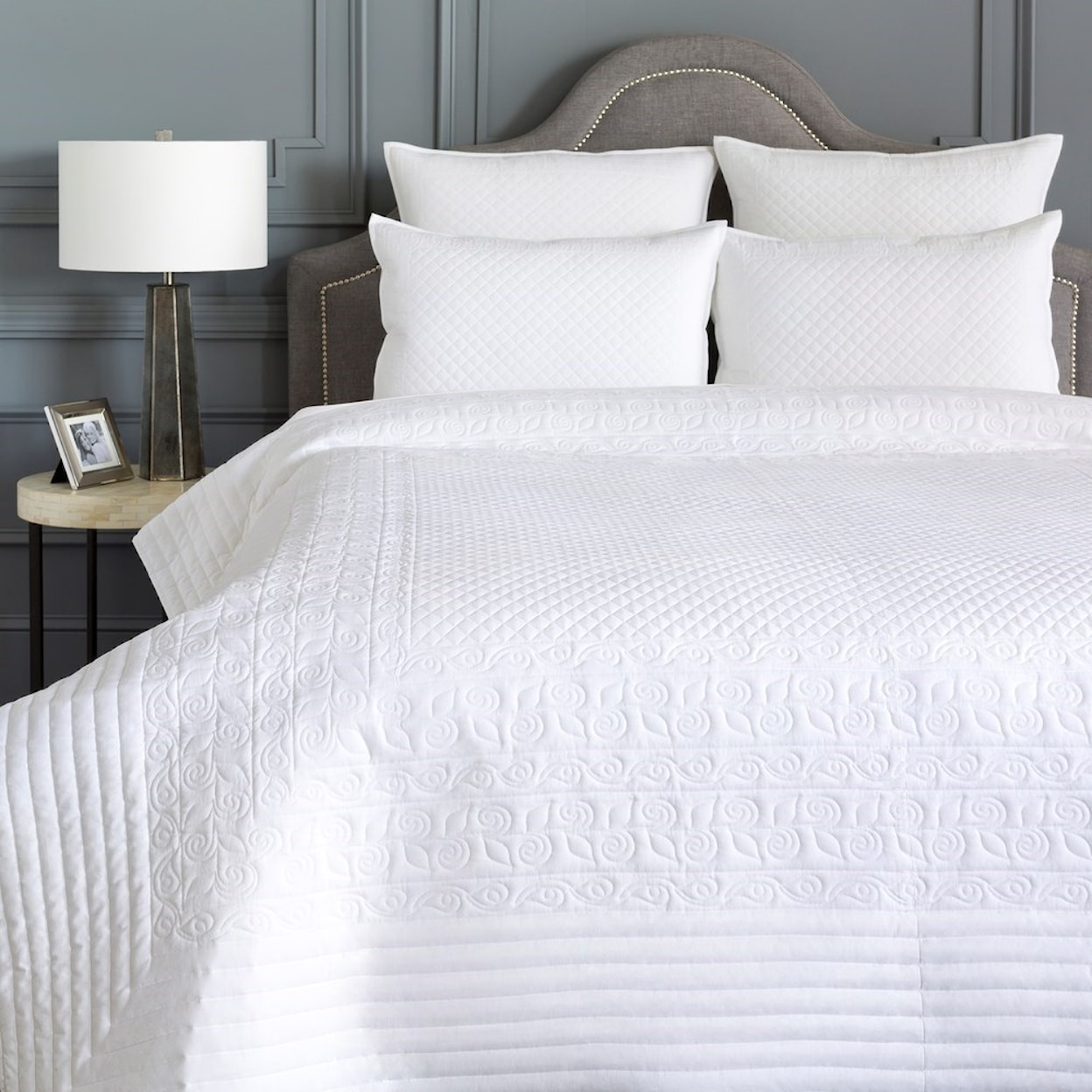 Surya Kiley Bedding