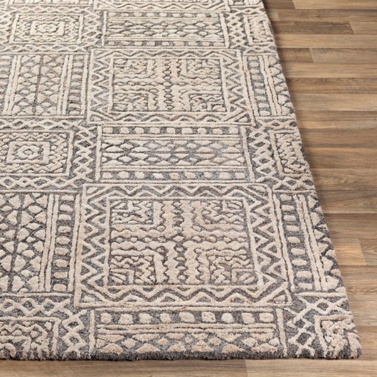 Surya Montclair 2' x 3' Rug