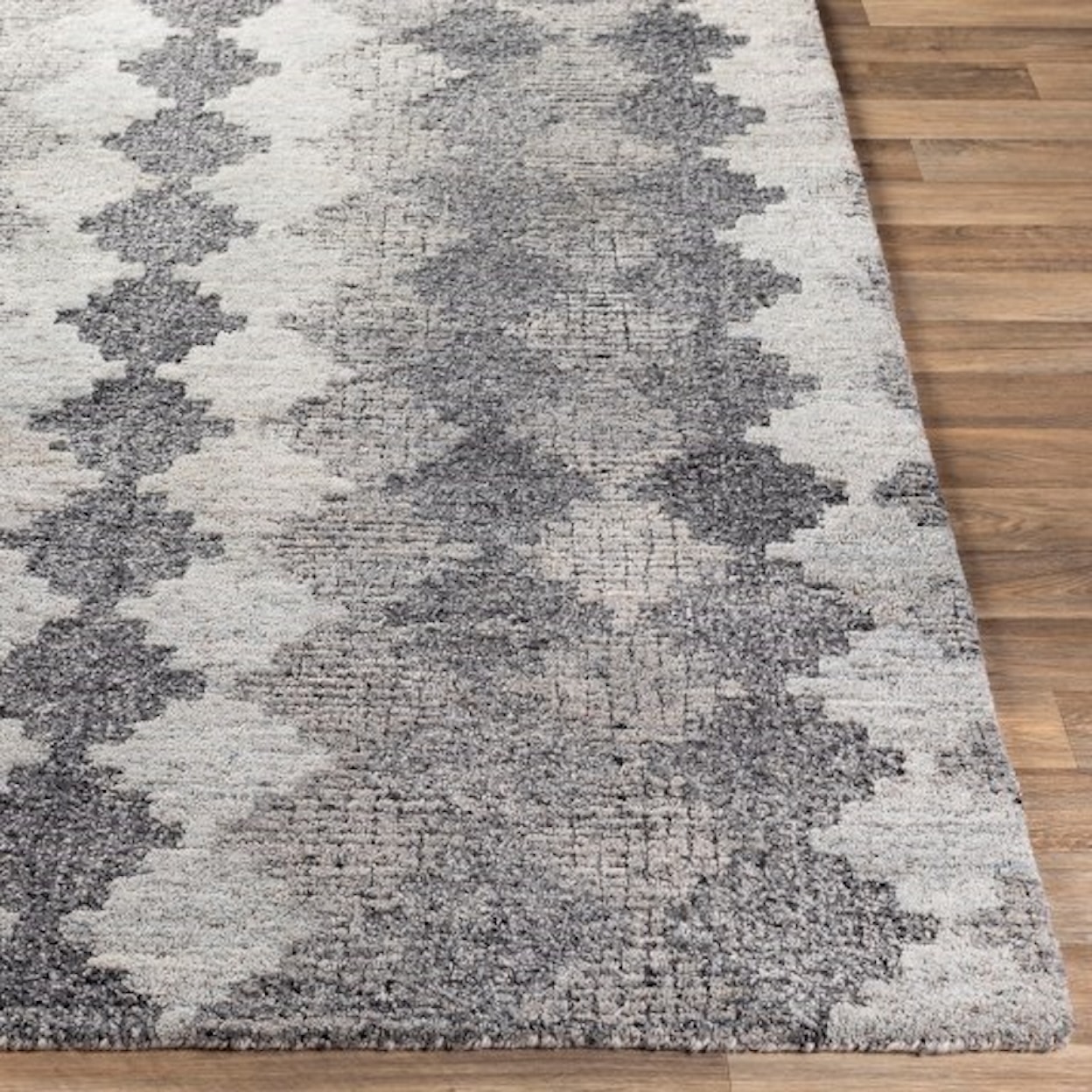 Surya Montclair 2' x 3' Rug