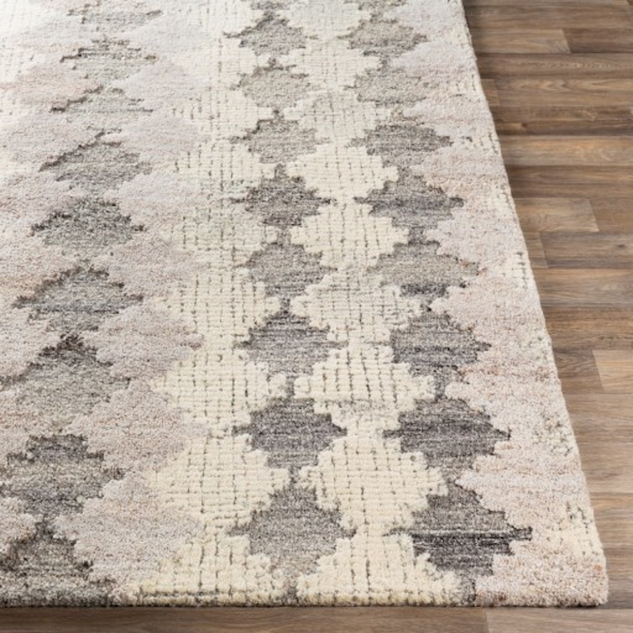 Surya Montclair 4' x 6' Rug