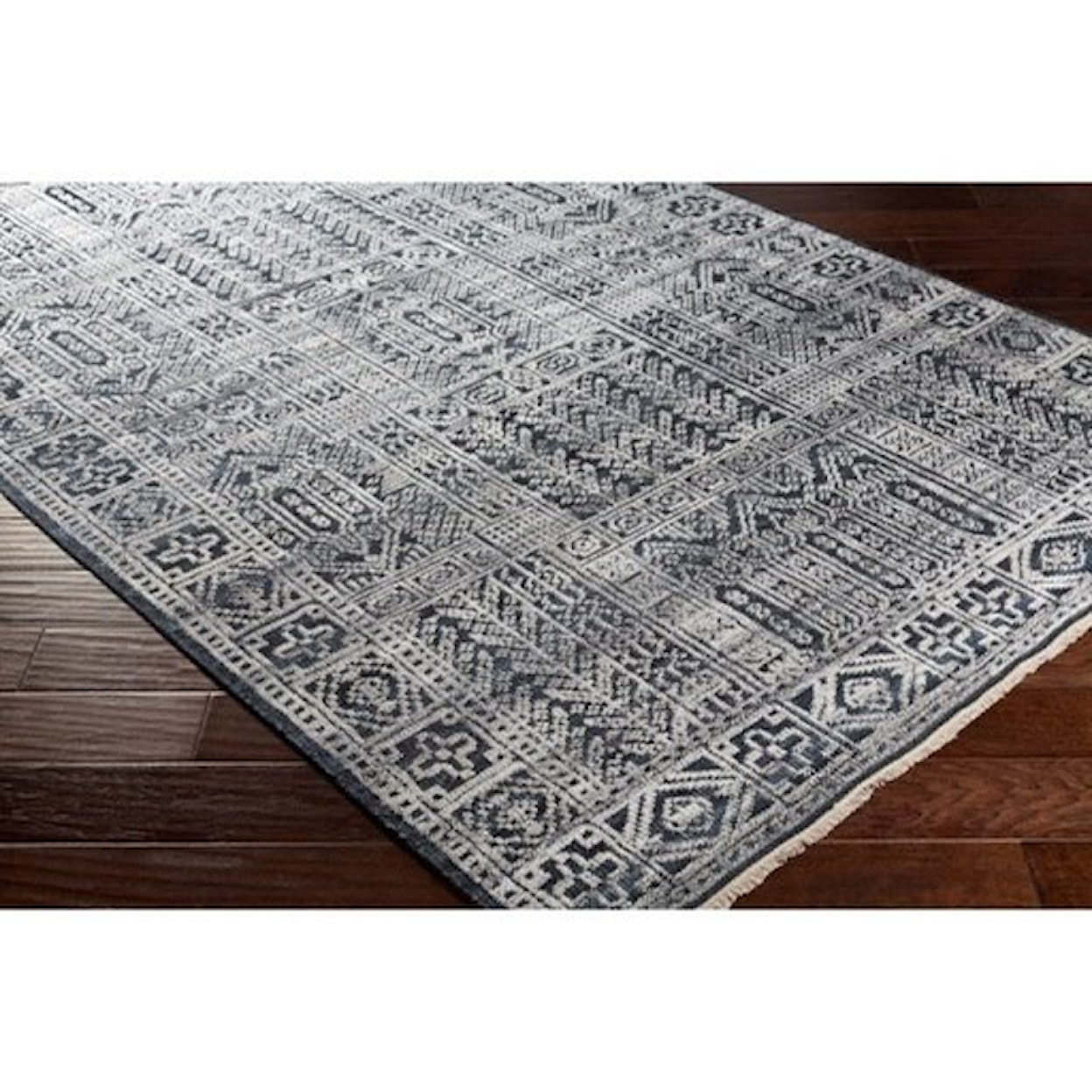 Surya Nobility 2' x 3' Rug