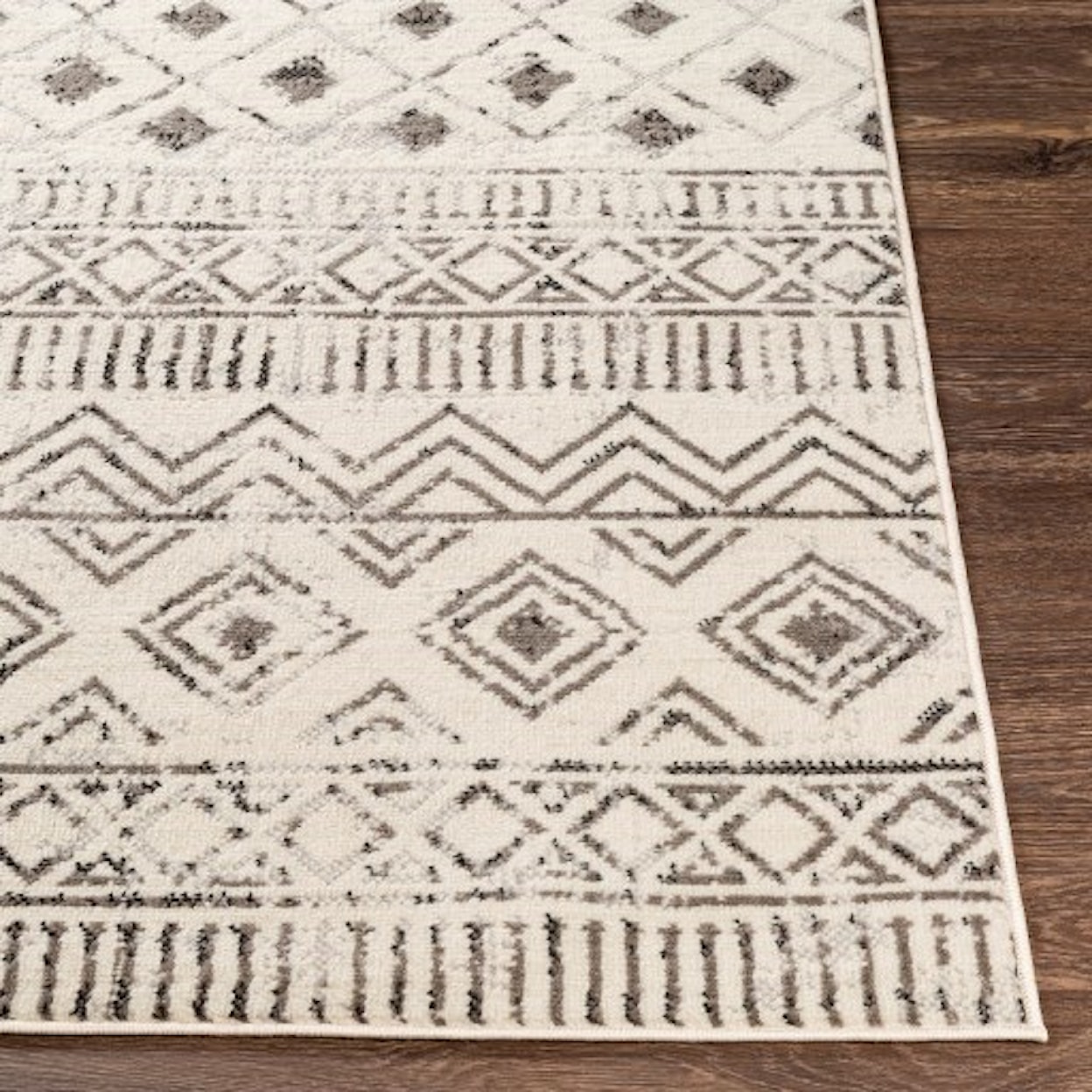 Surya Pisa 6'7" x 9' Rug