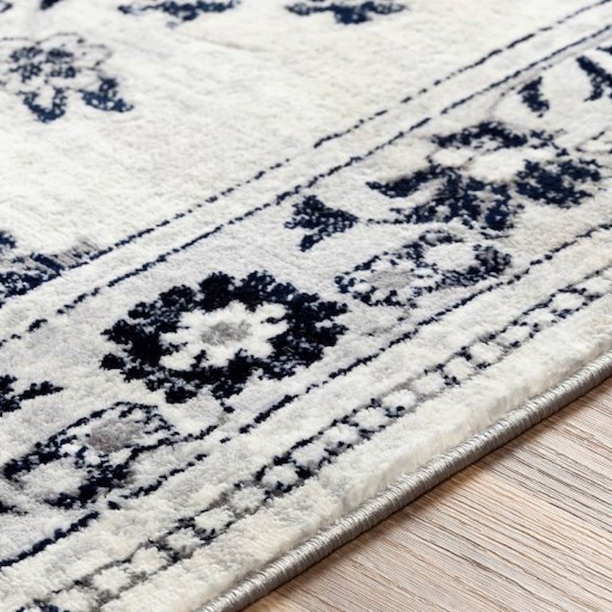 Surya Wanderlust 2' x 3' Rug