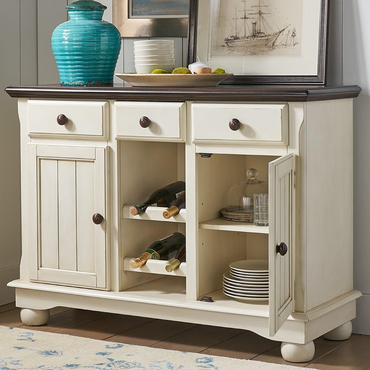 AAmerica British Isles Dining Room Server