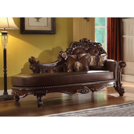 Chaise with 2 Pillows