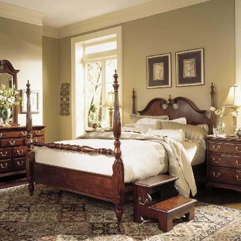 Queen Low Poster Bed
