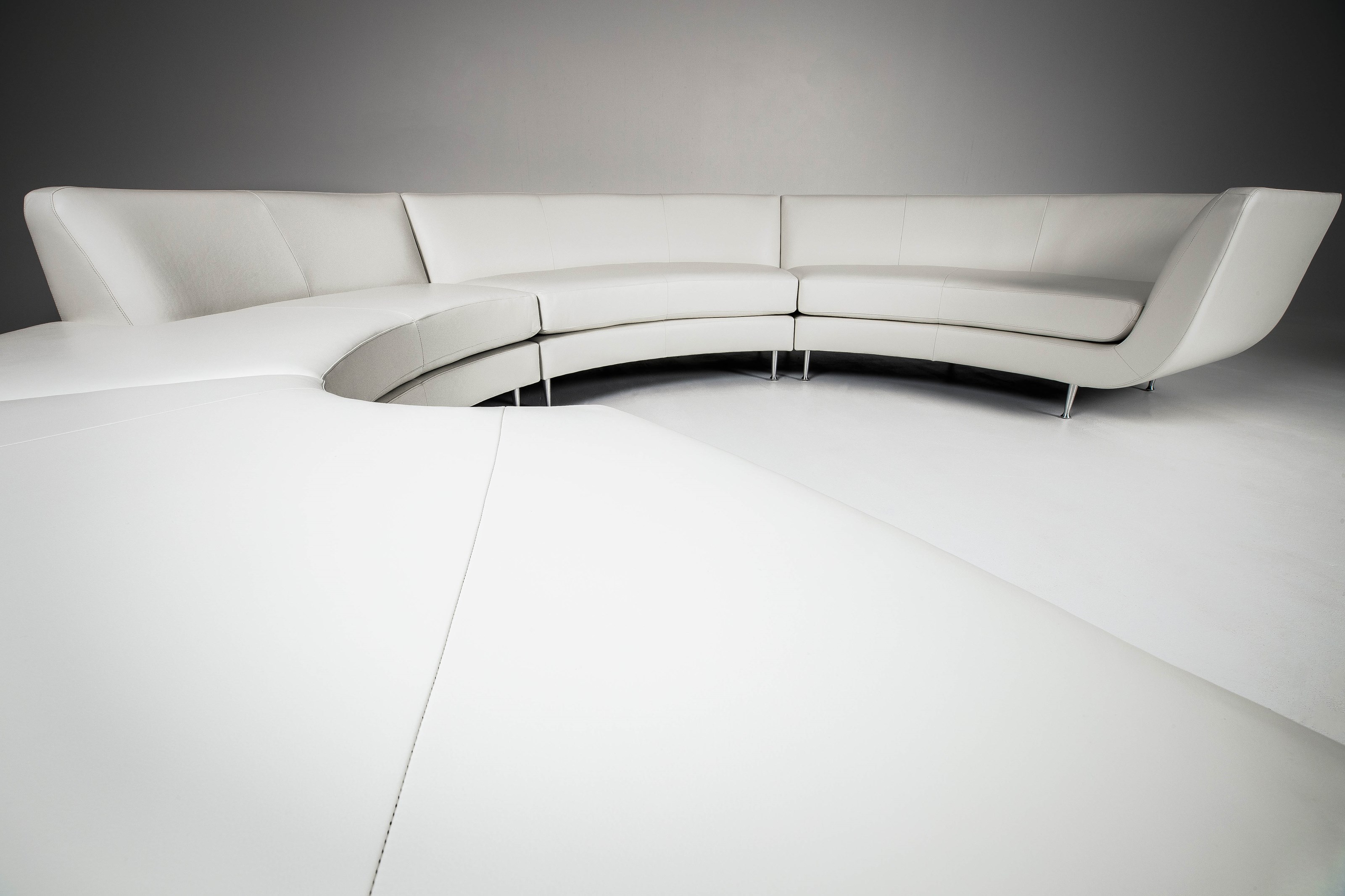 5-Seat Sectional w/ Right Arm Chaise &amp; Otto