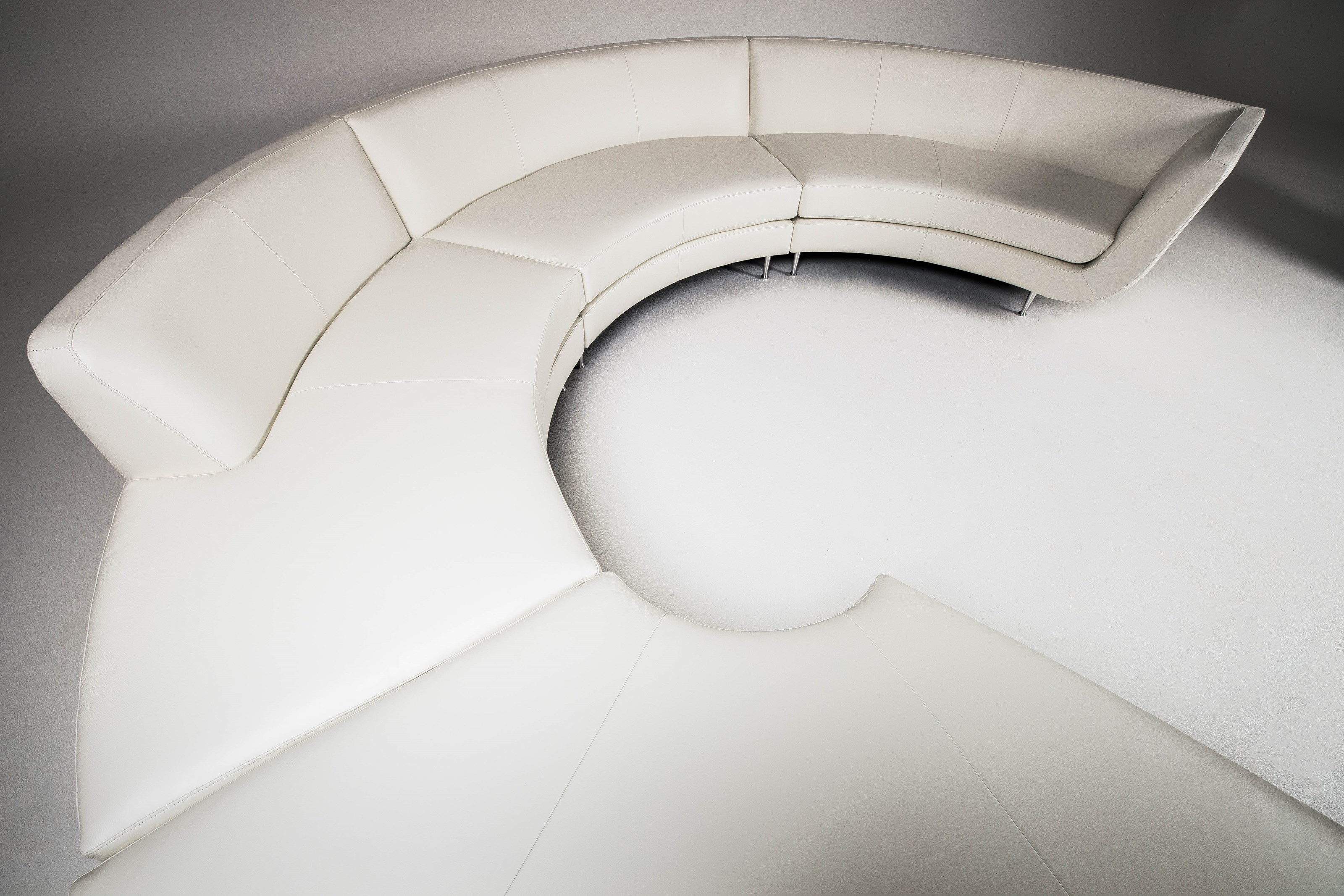 5-Seat Sectional w/ Right Arm Chaise &amp; Otto