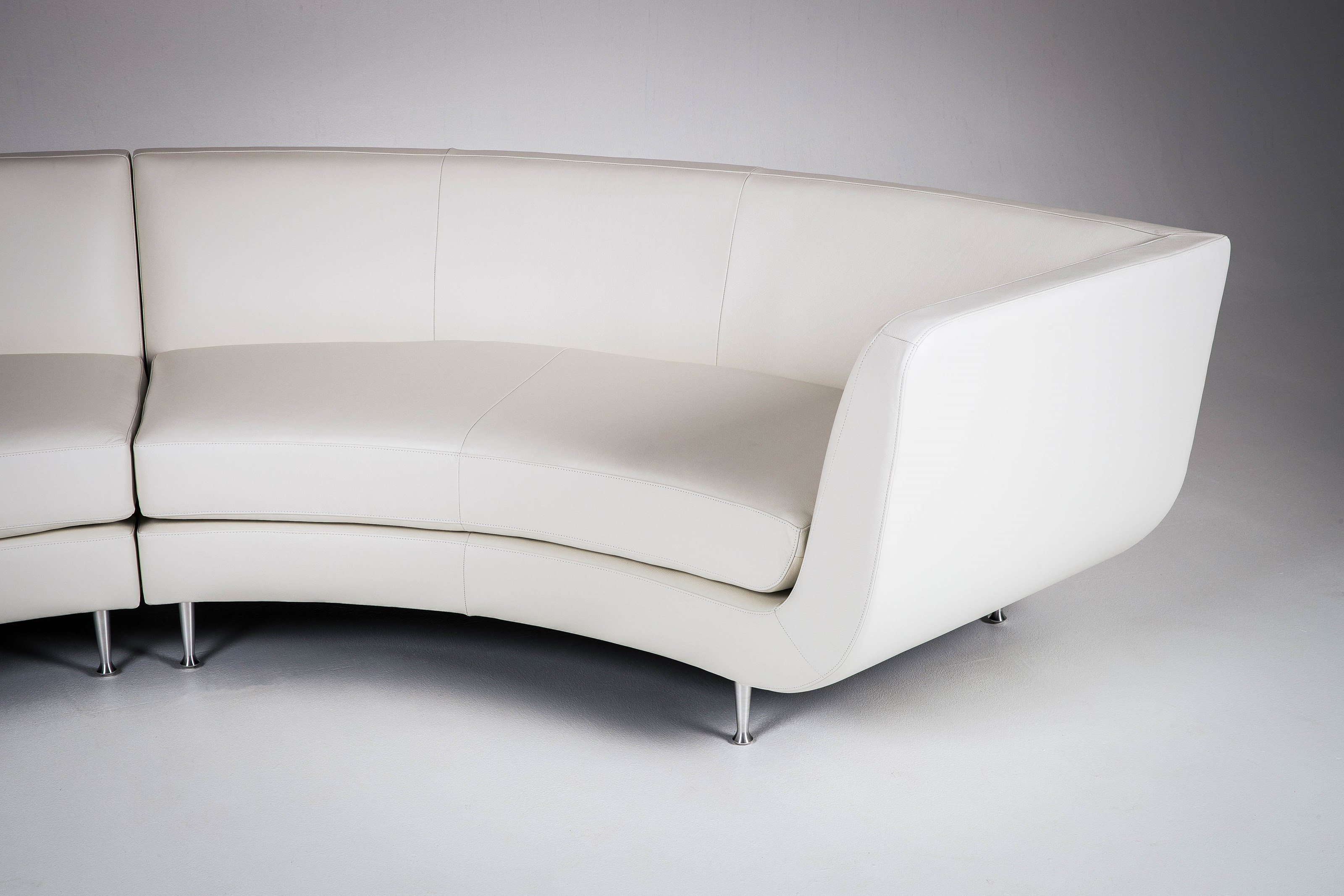 5-Seat Sectional w/ Right Arm Chaise &amp; Otto