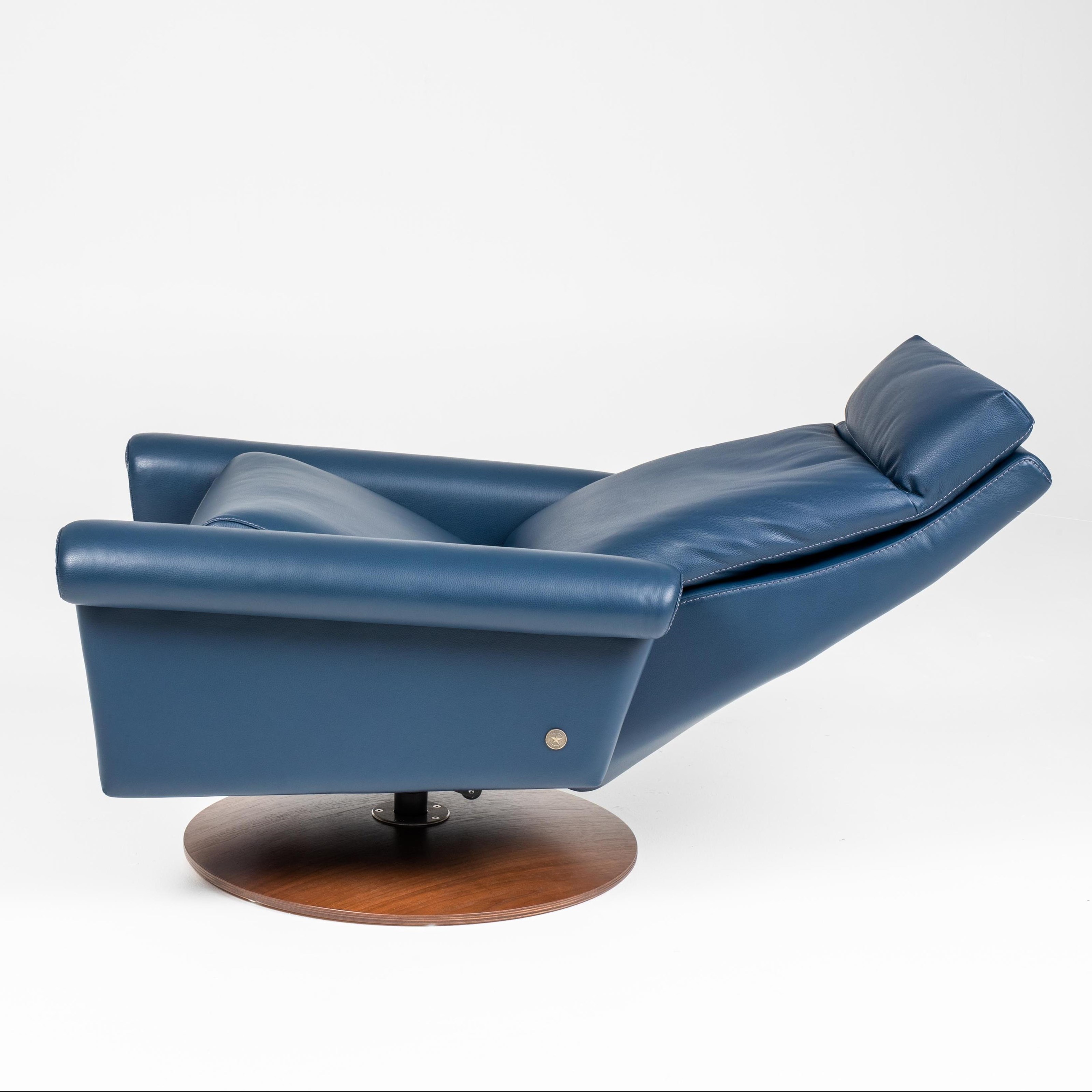 American Leather Nimbus European Style Swivel Glider Reclining