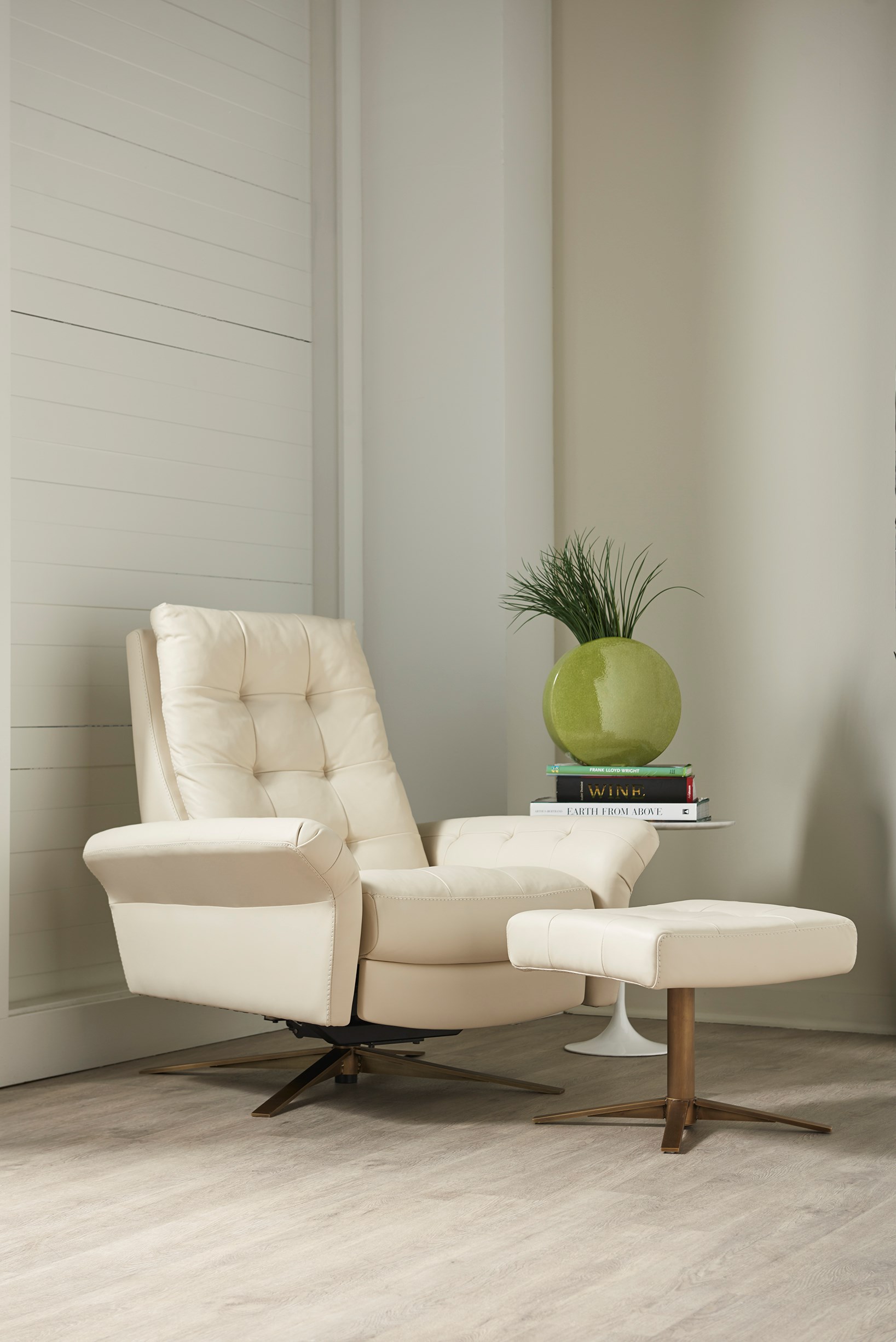 Oversized glider outlet with ottoman
