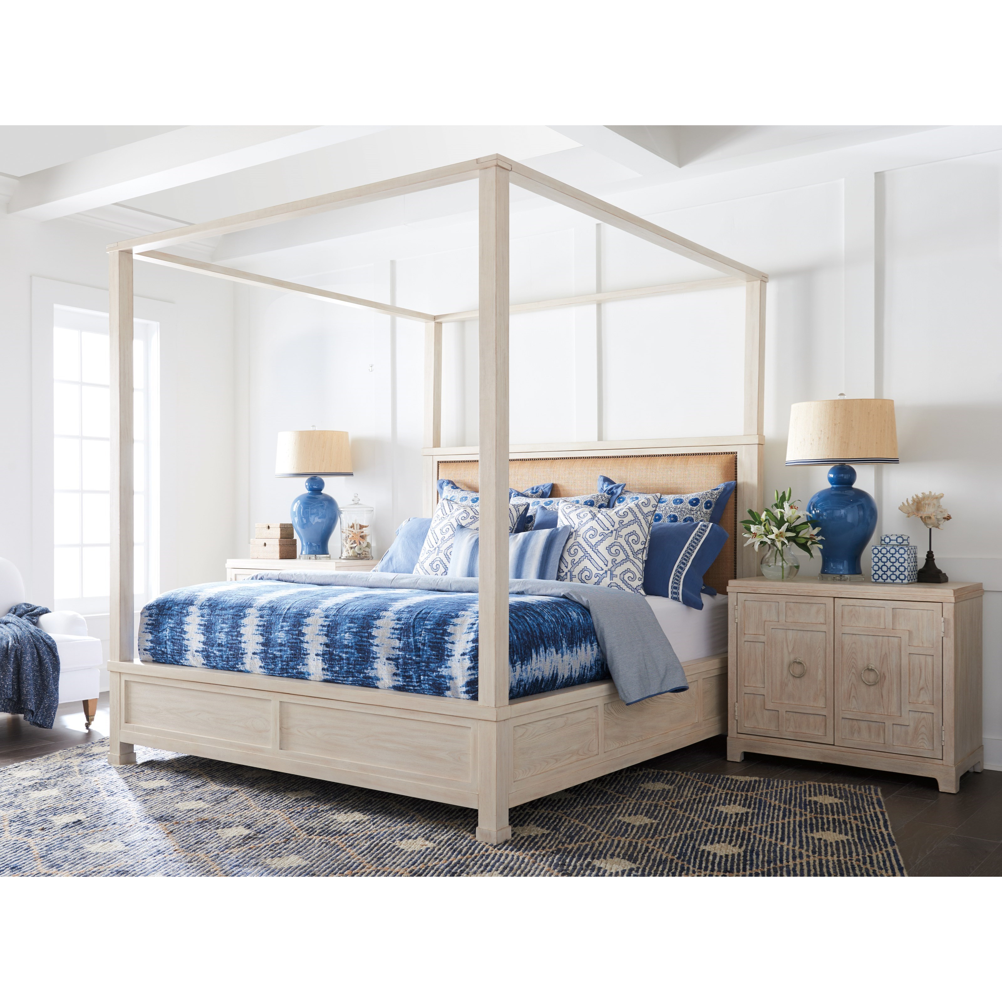 Shorecliff Canopy Bed 5/0 Queen