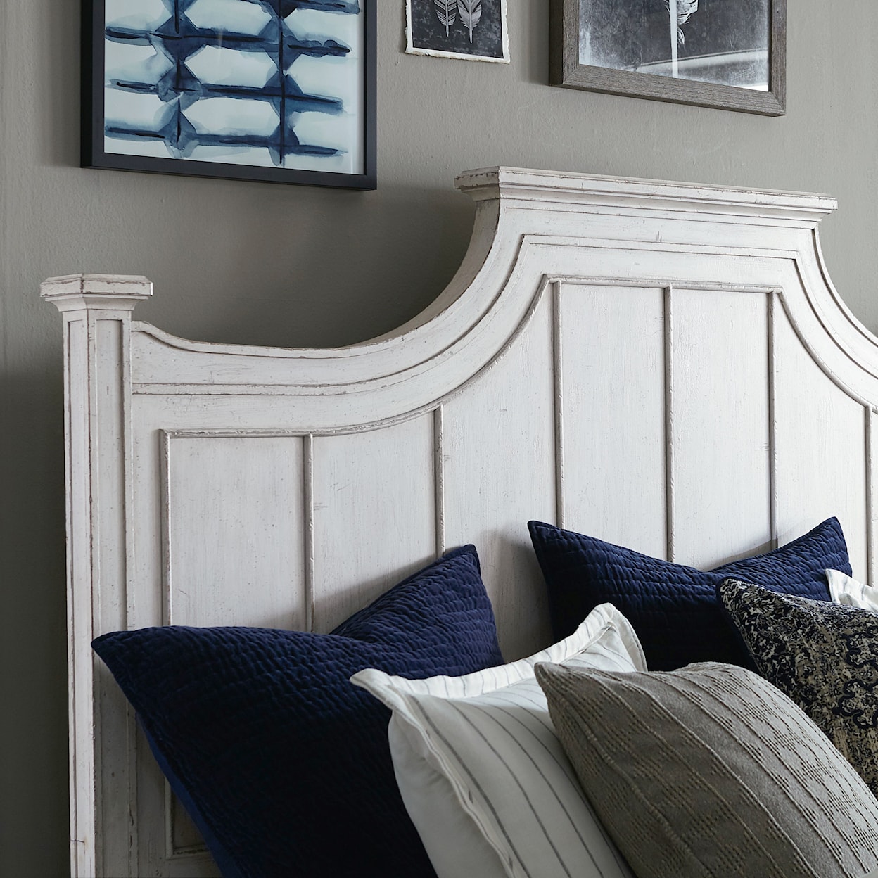 Bassett Bella Queen Panel Bed