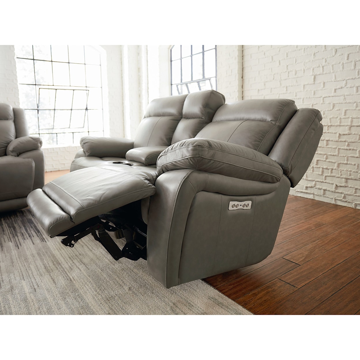 Bassett Club Level - Evo Power Reclining Console Love Seat