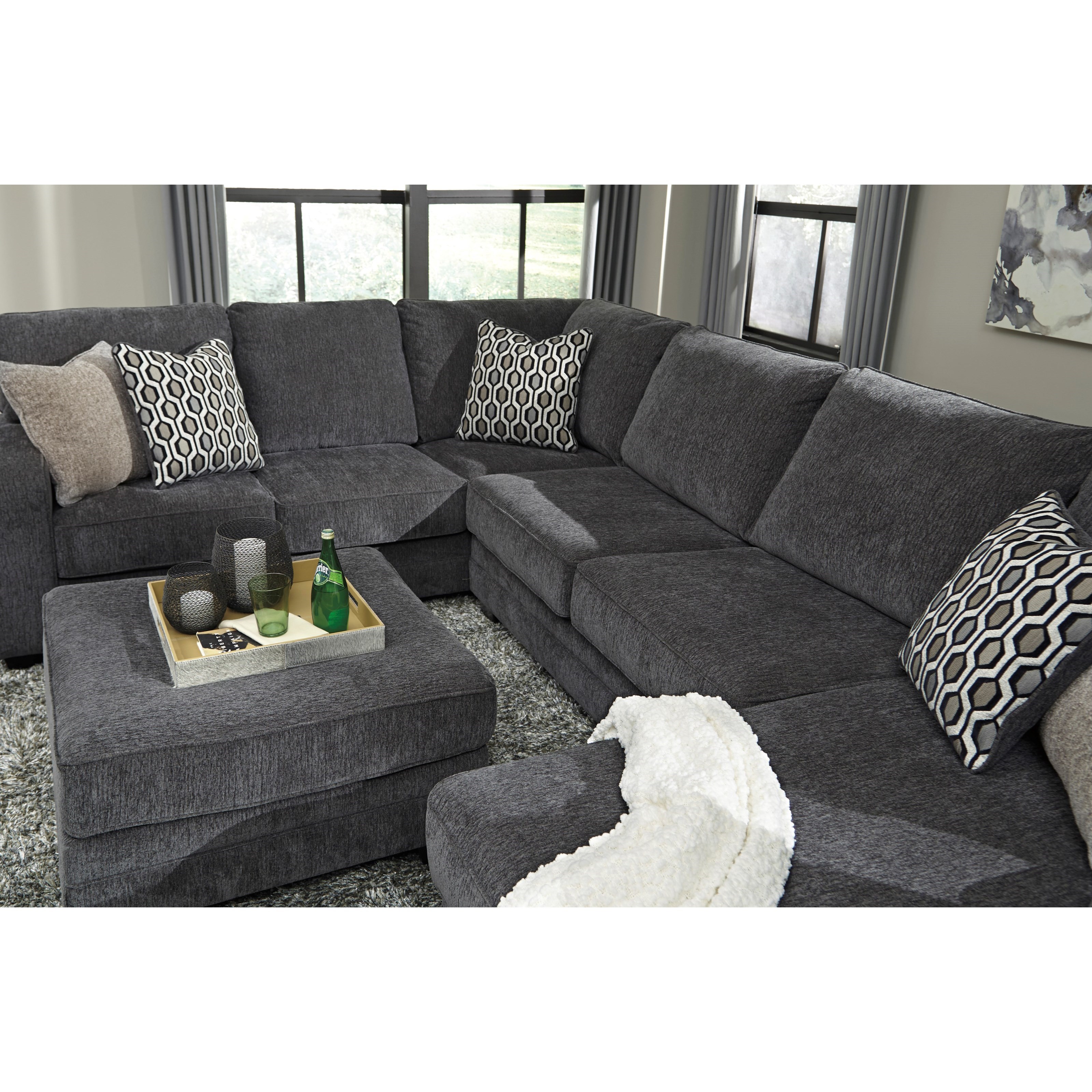 Benchcraft Tracling 9918604 Contemporary Sectional with Right Chaise