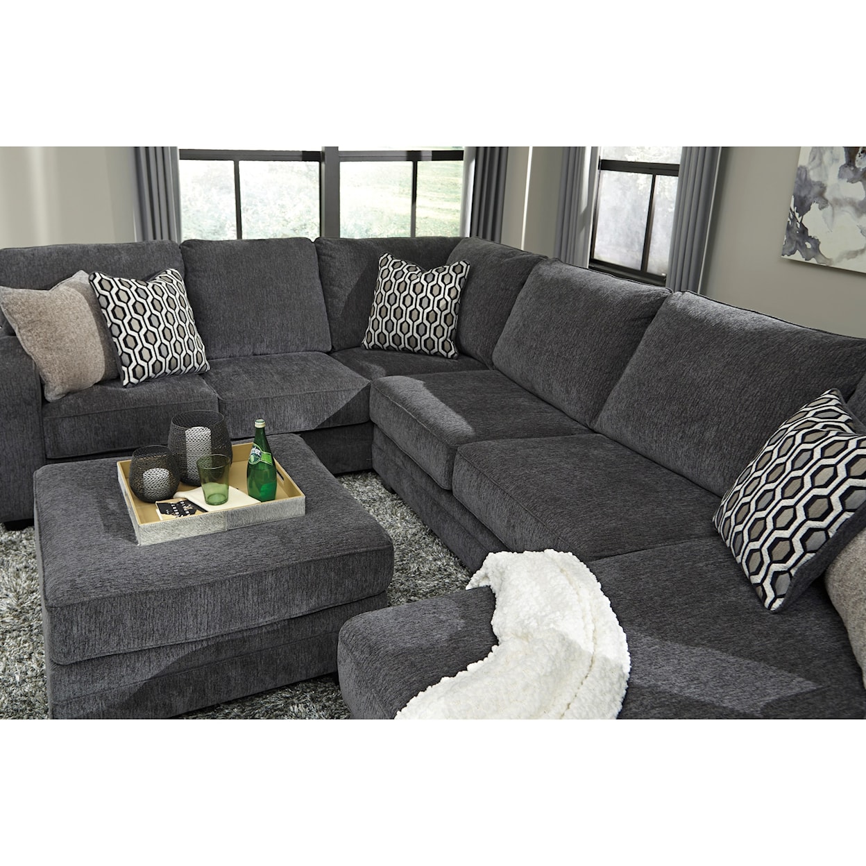 Benchcraft by Ashley Tracling Sectional with Right Chaise