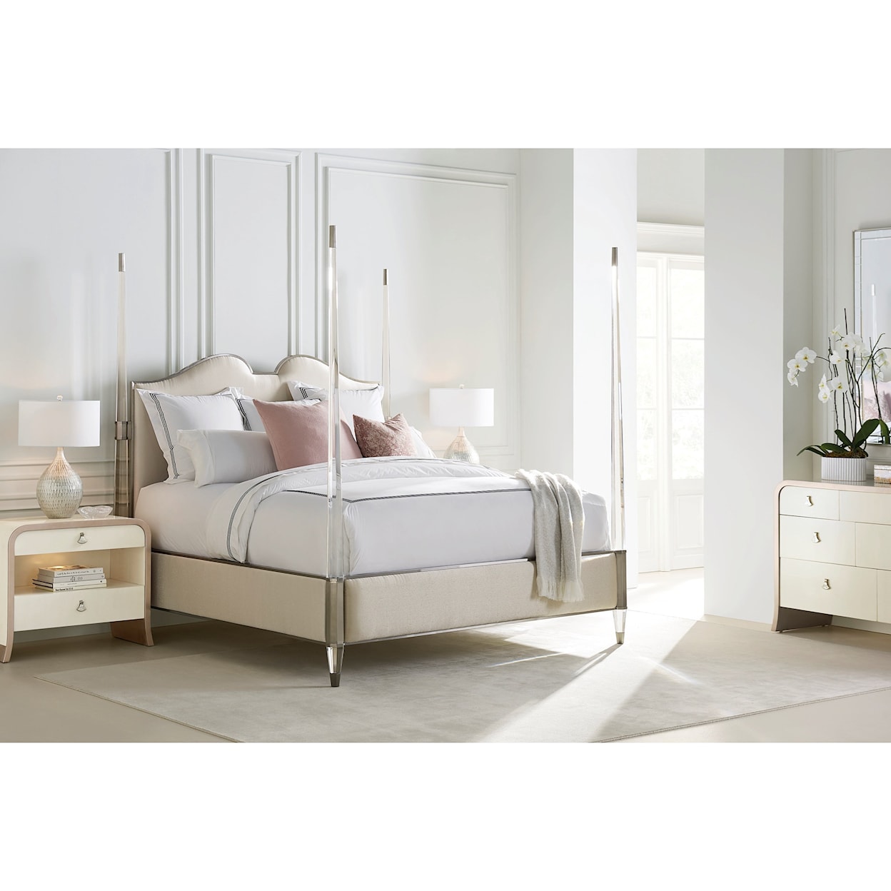 Caracole Caracole Classic The Post is Clear King Upholstered Bed