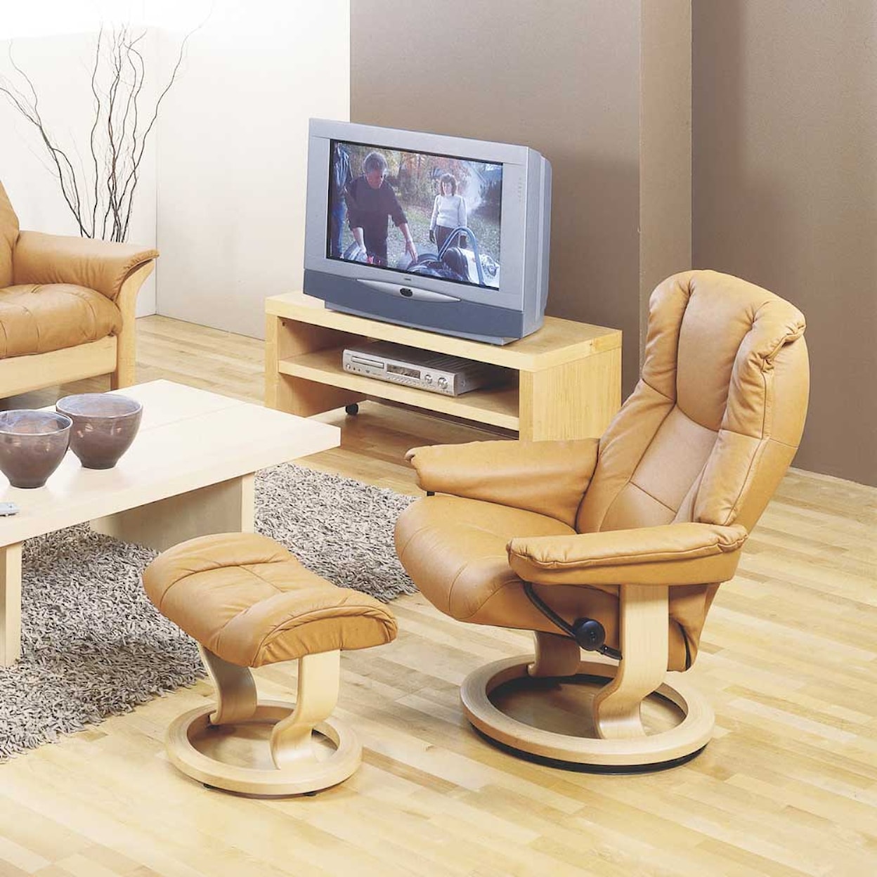 Stressless by Ekornes Mayfair Medium Chair & Ottoman with Classic Base