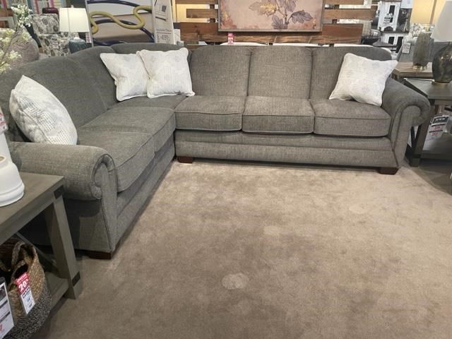 England 1430R/LSR Series 24021100189300 Traditional 2PC Sectional