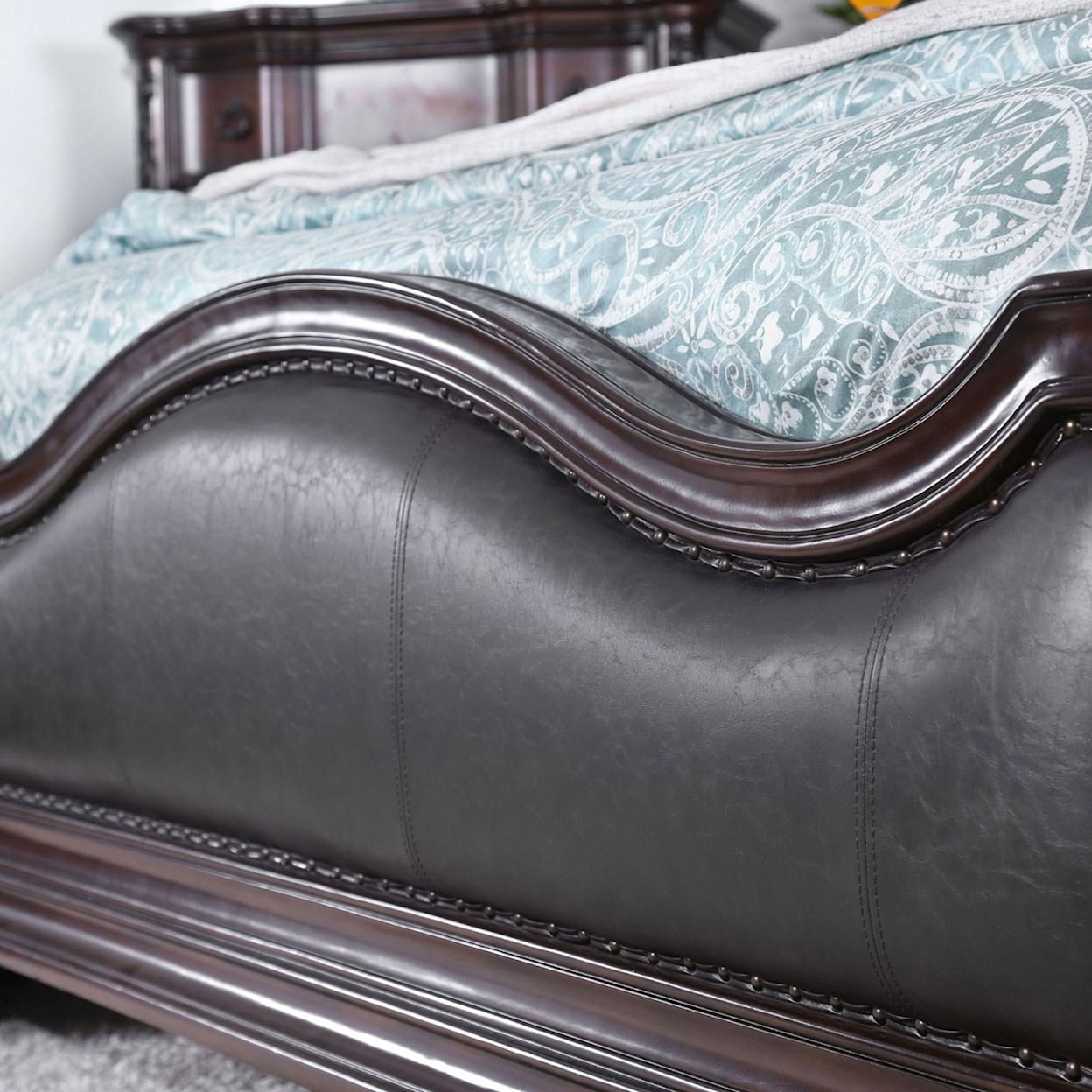 FUSA Arcturus Queen Bed