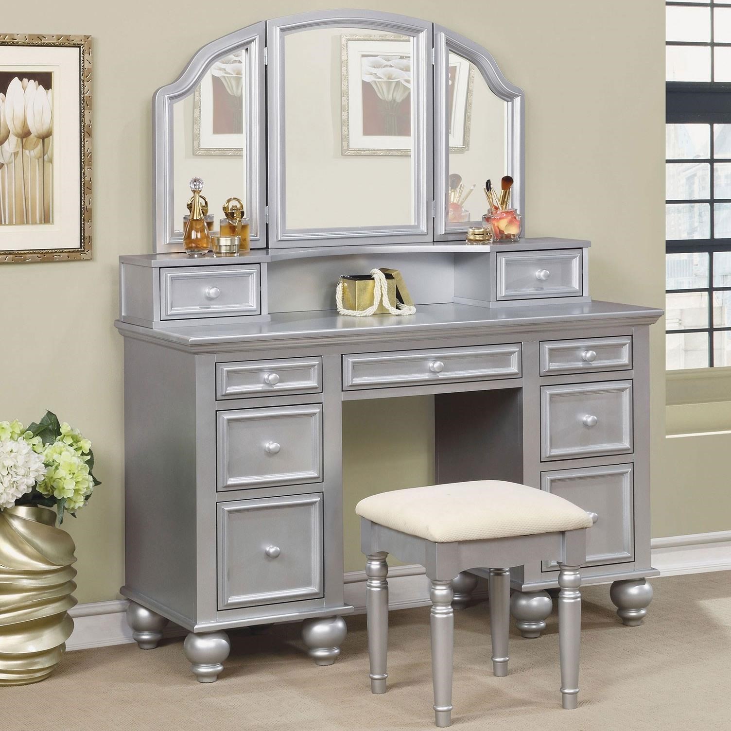Traditional shop makeup vanity