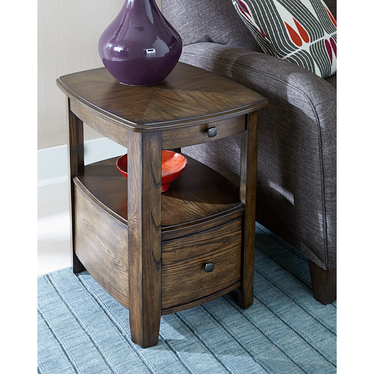 Hammary Primo Chairside Table