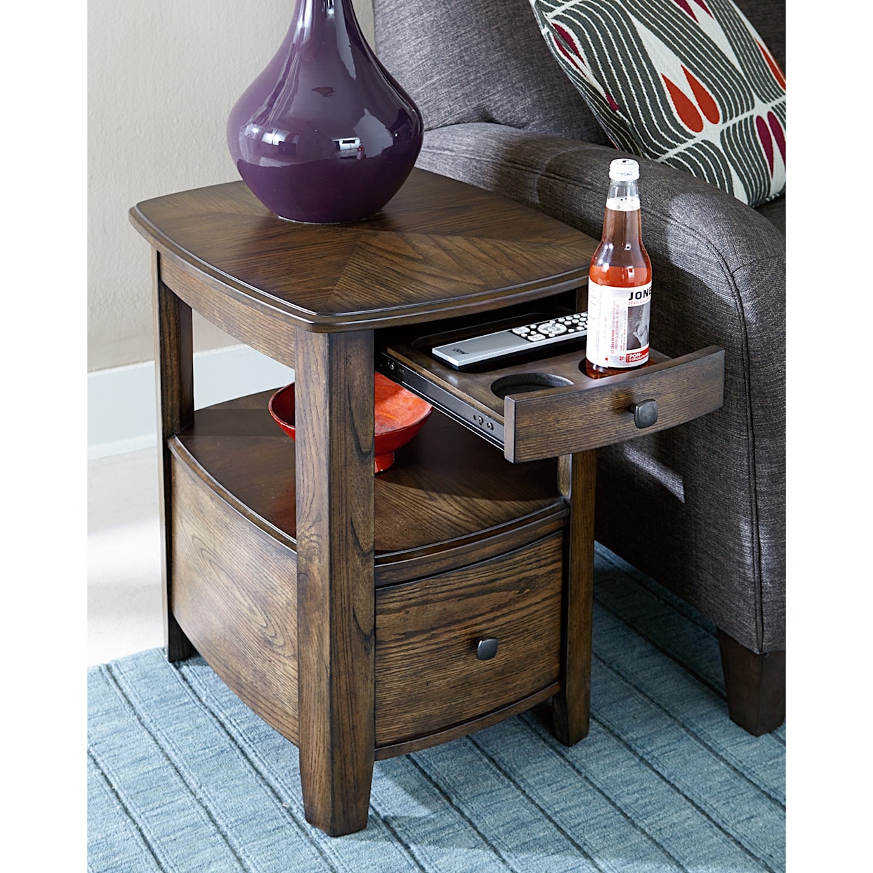 Hammary Primo Chairside Table