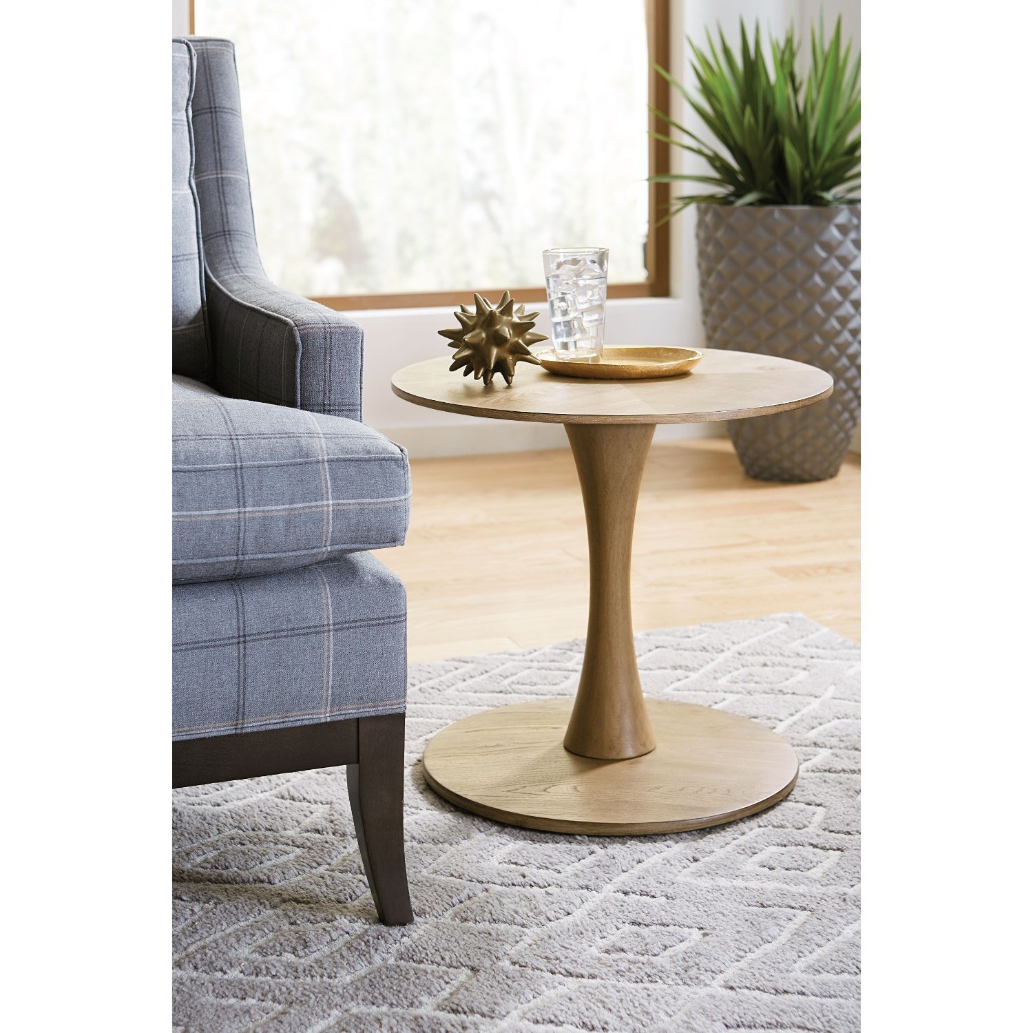 Round chairside sales table