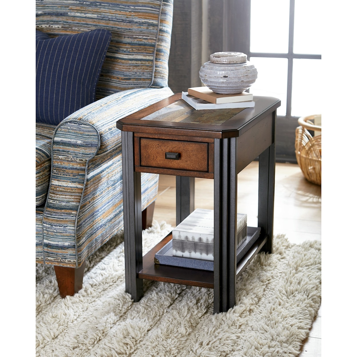 Hammary Slaton Chairside Table