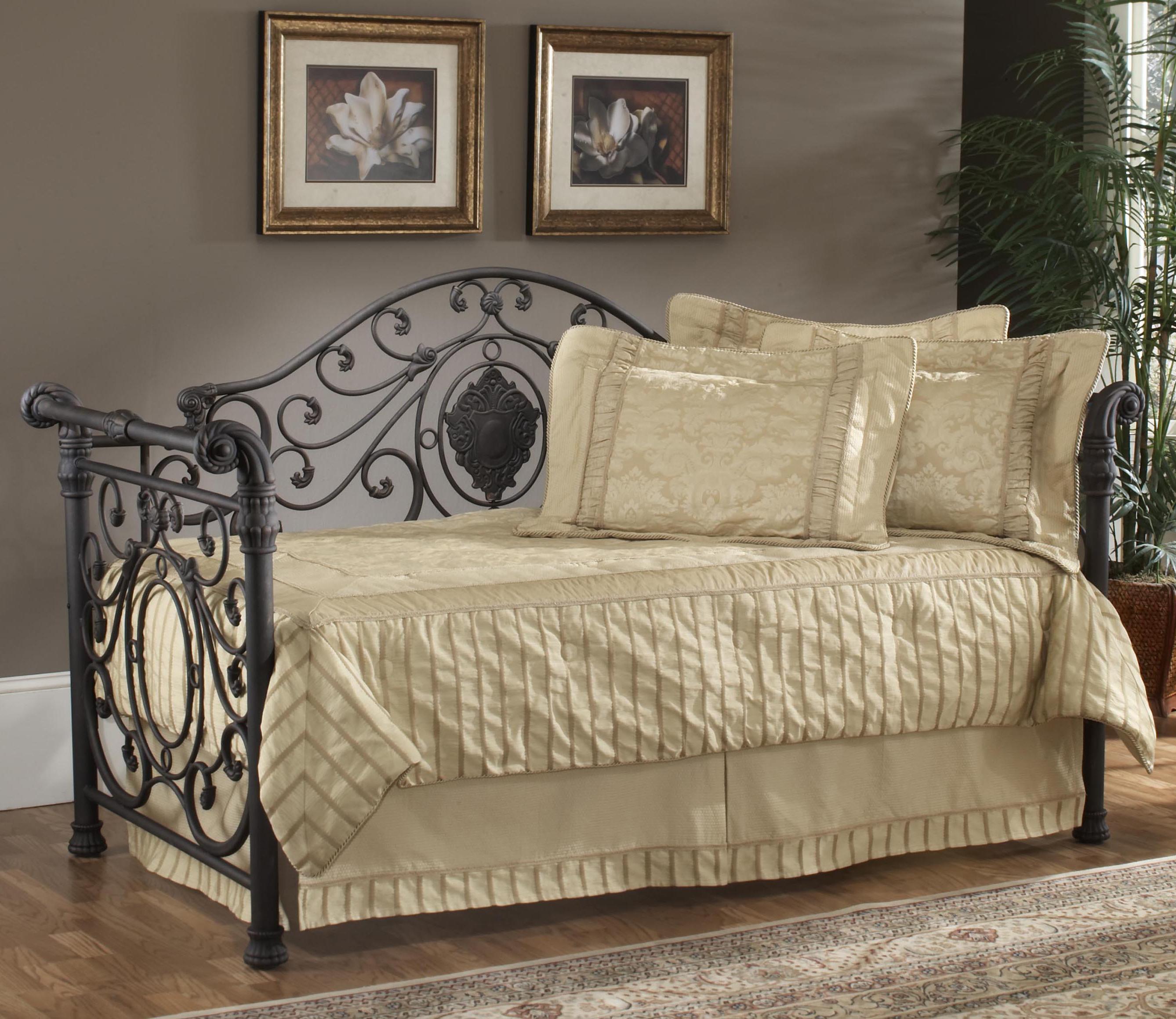 Pier store 1 daybed