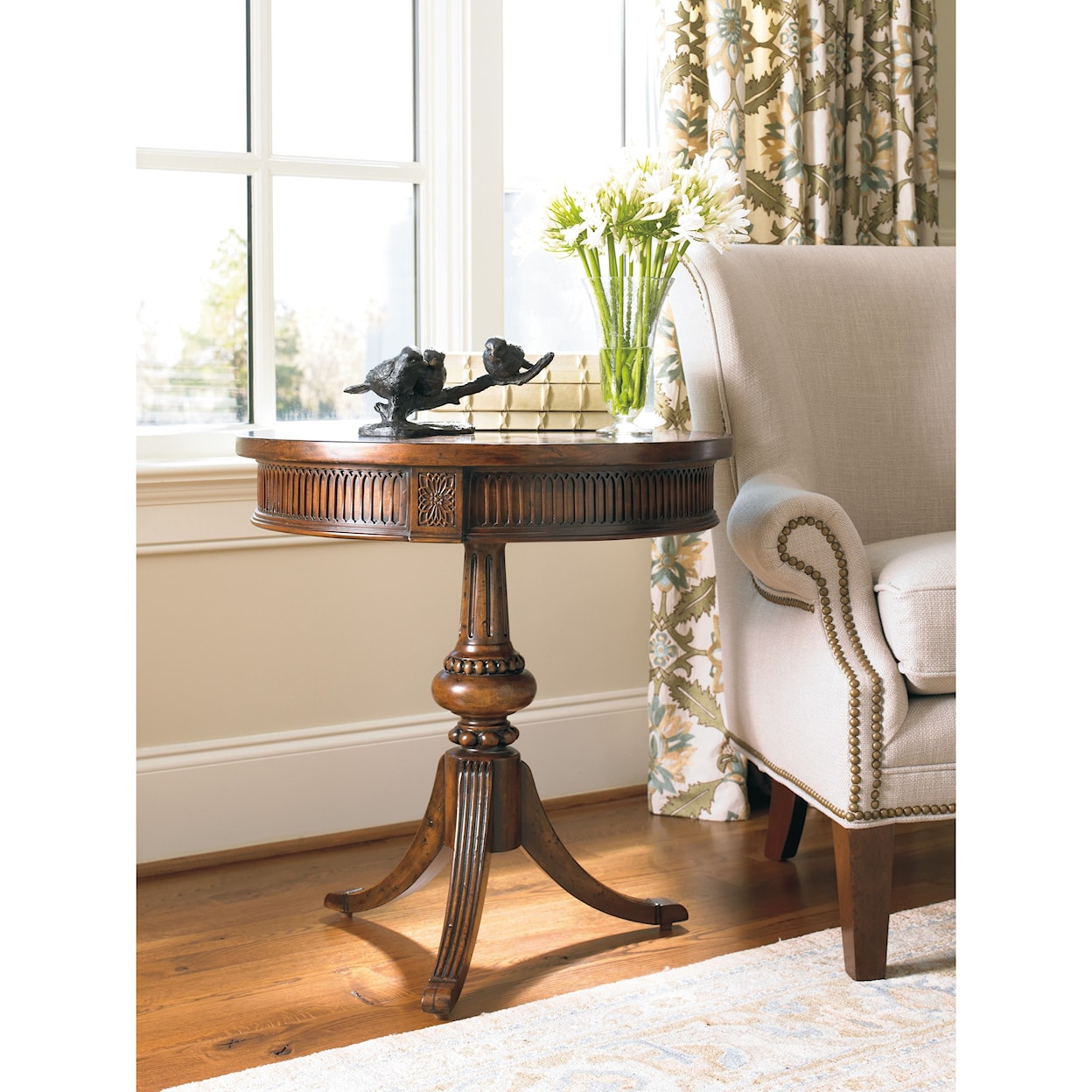 Hooker Furniture Living Room Accents Round Pedestal Accent Table