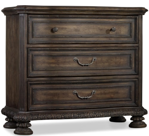 Traditional 3-Drawer Bachelor's Chest with Touch Light and Outlets