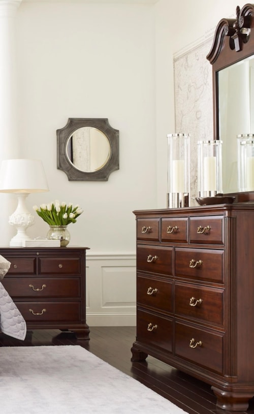 Traditional Dresser and Mirror Set with Nine Drawer Dresser and Pediment Mirror