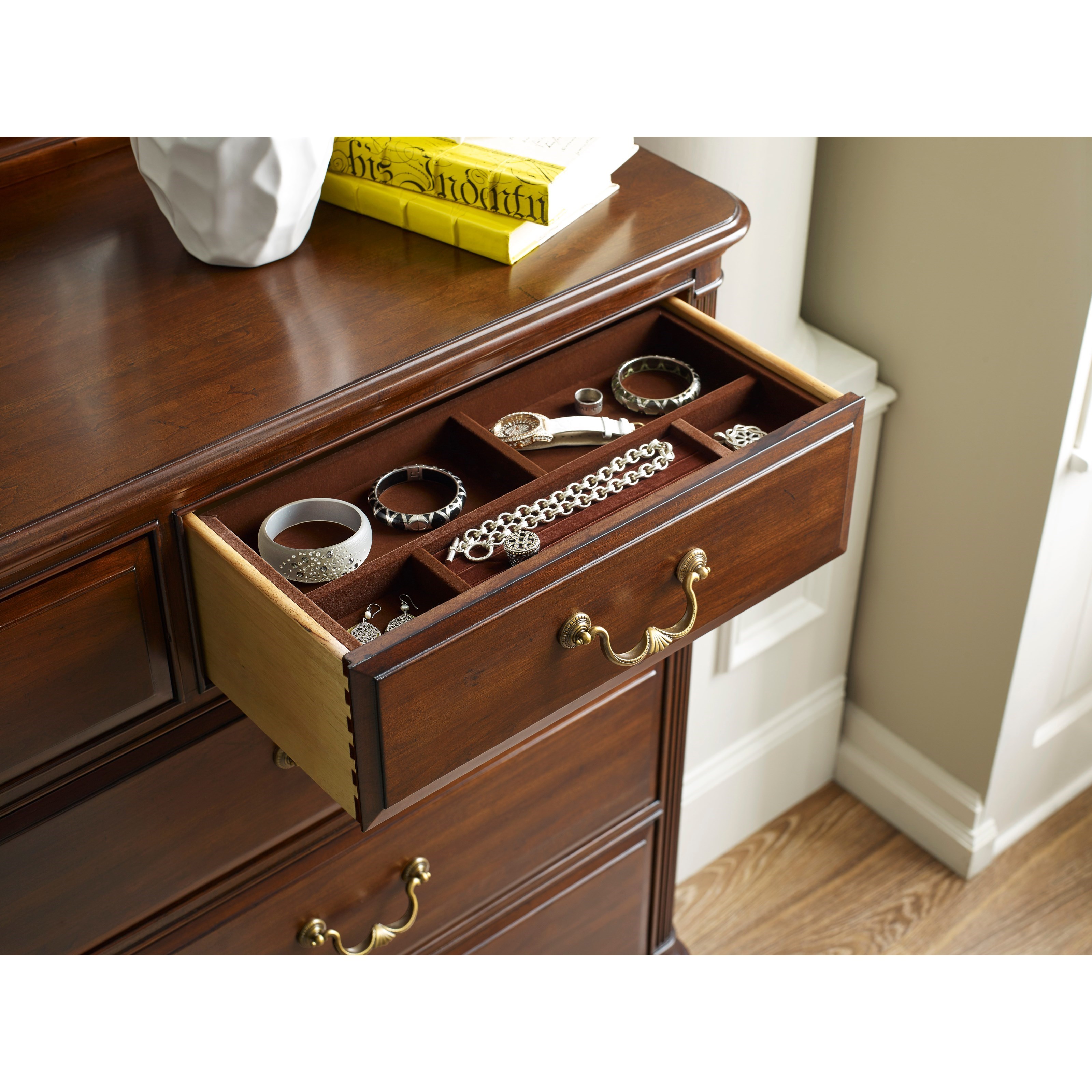 Kincaid Furniture Hadleigh 607130150 Traditional Nine Drawer