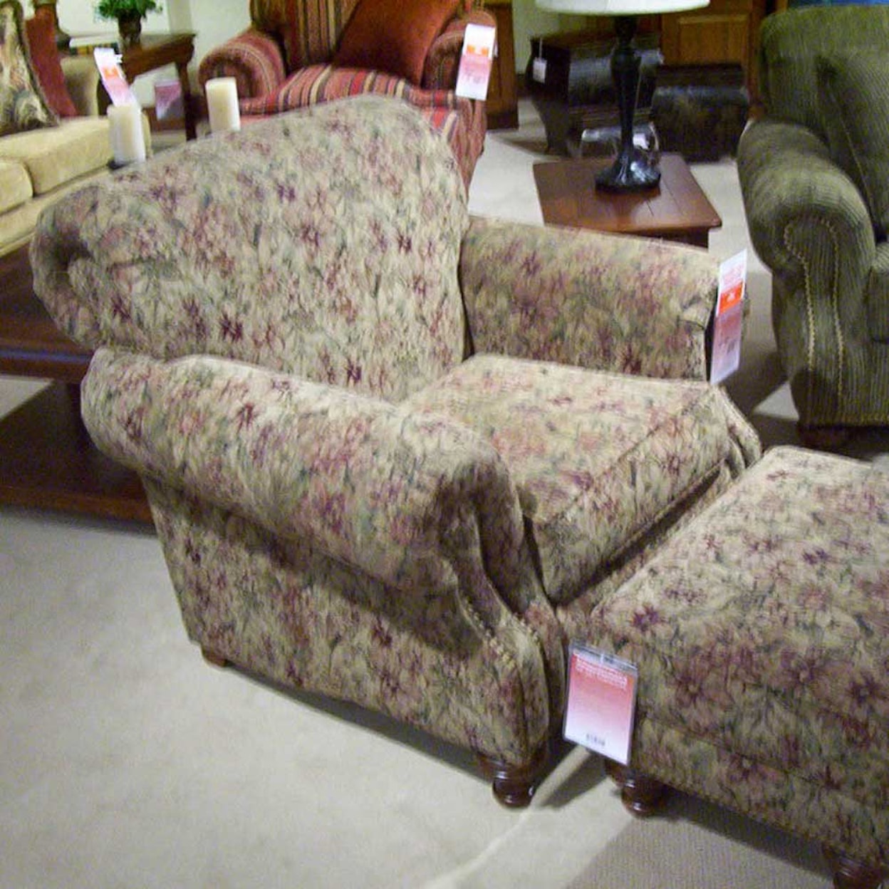 King Hickory 4200 Rolled arm and back chair