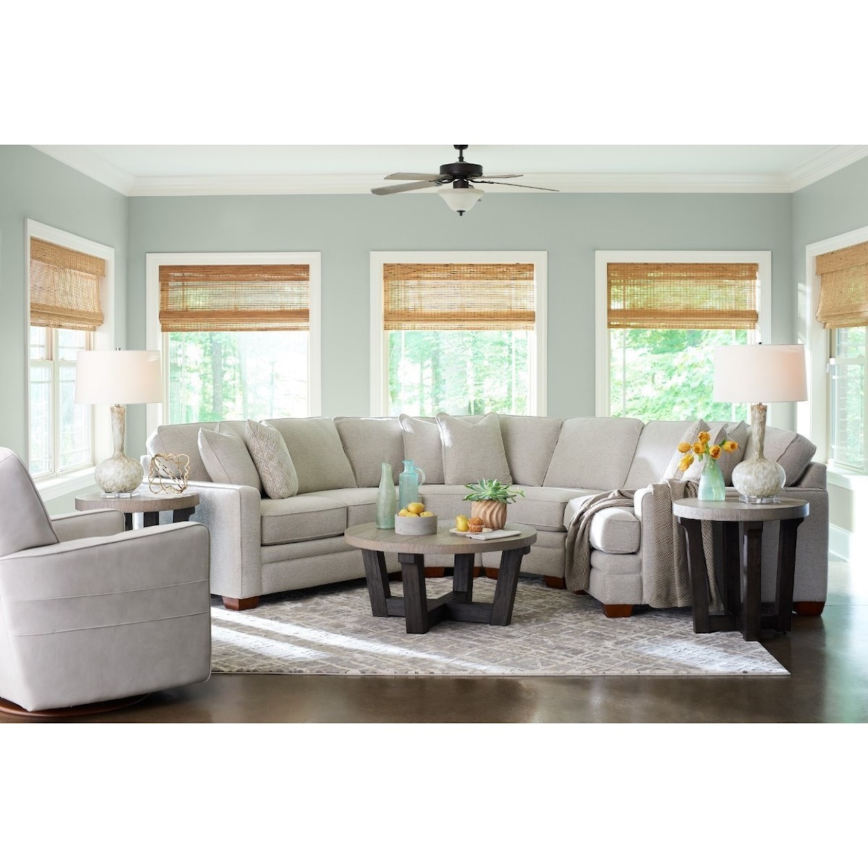 La-Z-Boy Meyer 4-Pc Sectional w/ LAS Cuddler