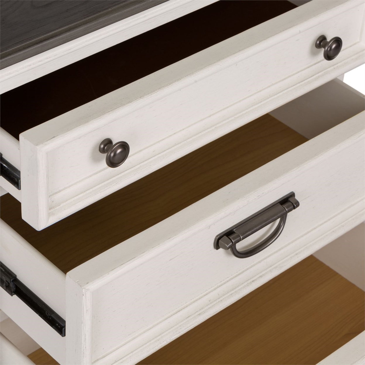 Libby Allyson Park 3-Drawer Nightstand