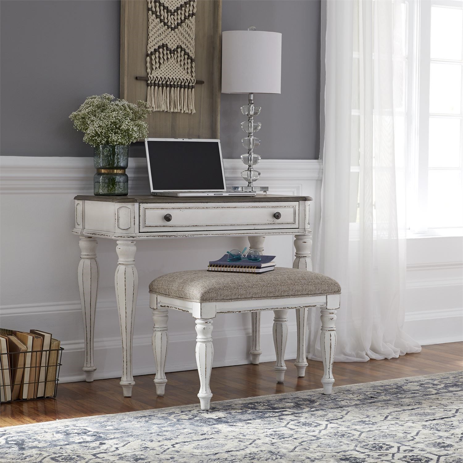 Liberty Furniture Magnolia Manor Accent Bench