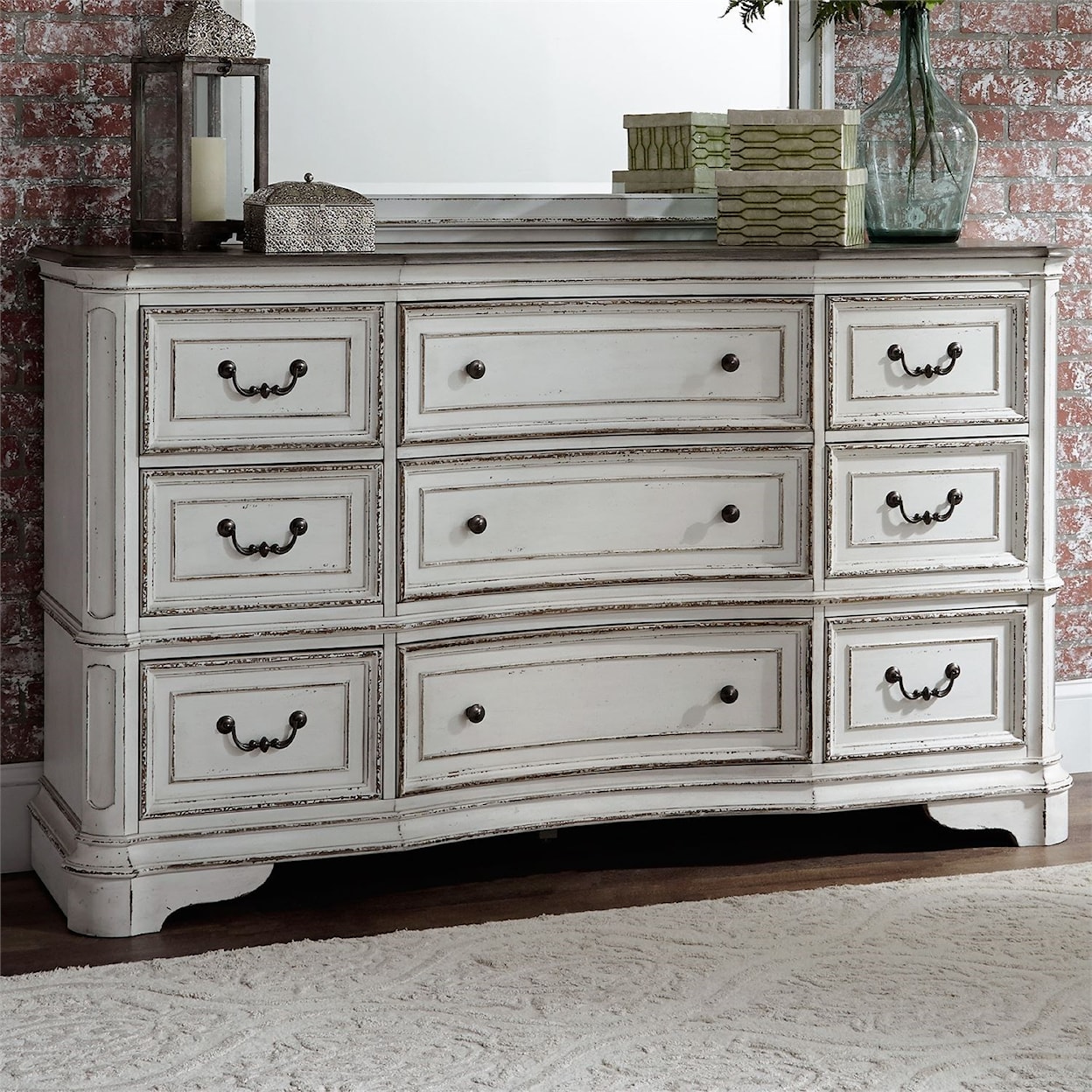 Liberty Furniture Magnolia Manor 9-Drawer Dresser