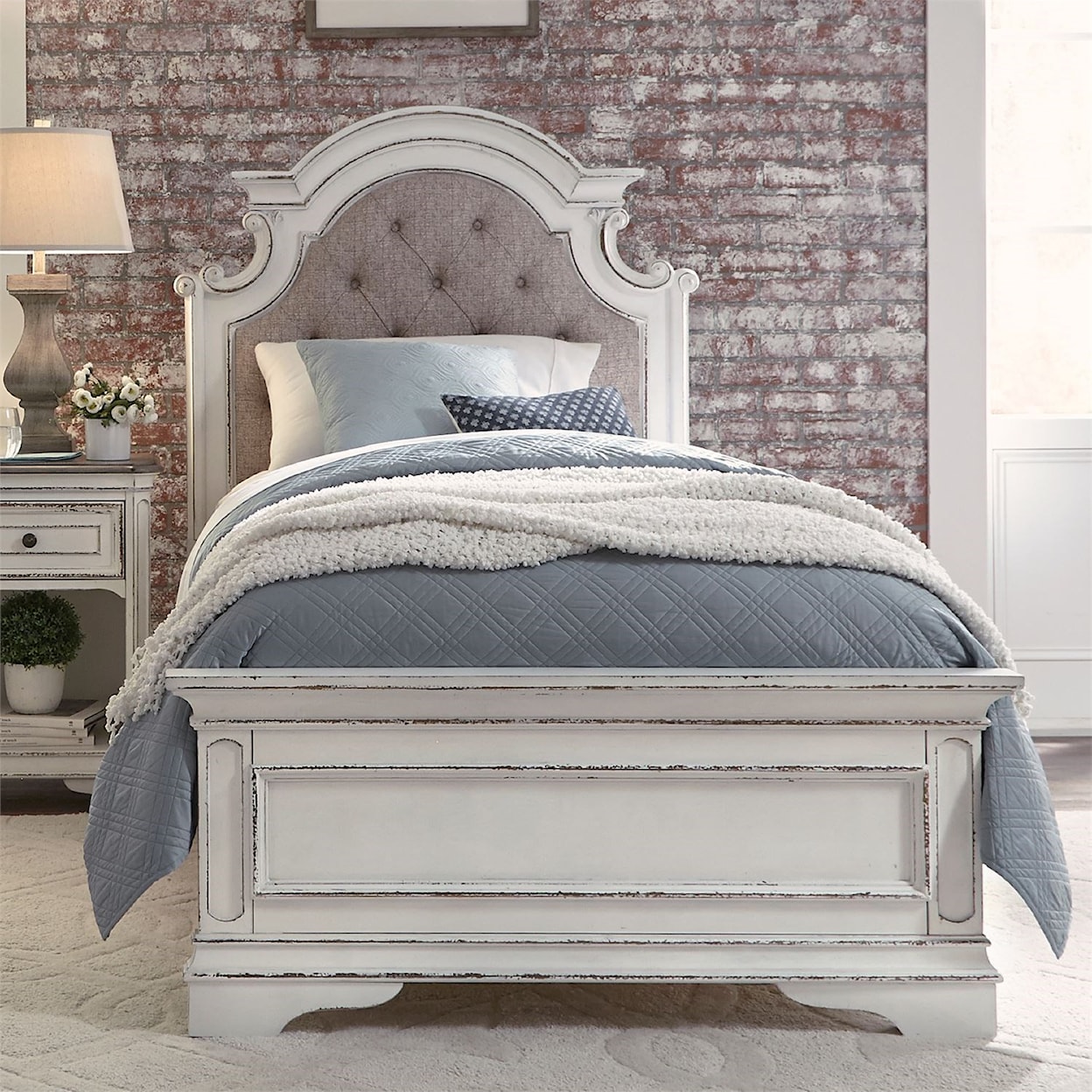 Liberty Furniture Magnolia Manor Full Upholstered Panel Bed