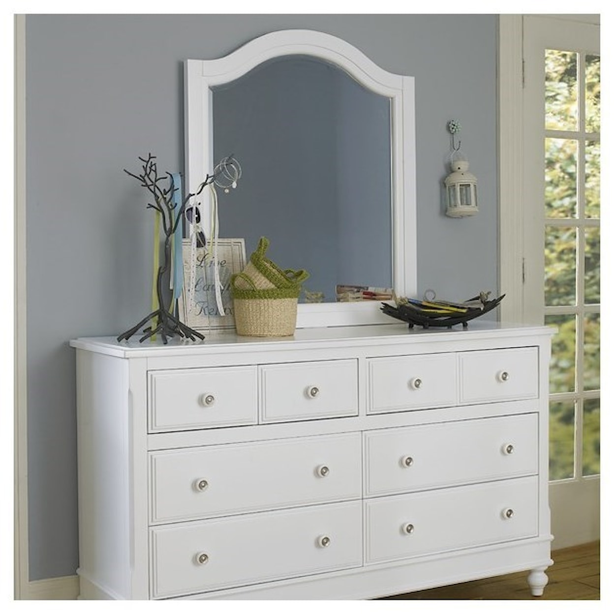 Hillsdale Kids Lake House 8 Drawer Dresser + Arched Mirror