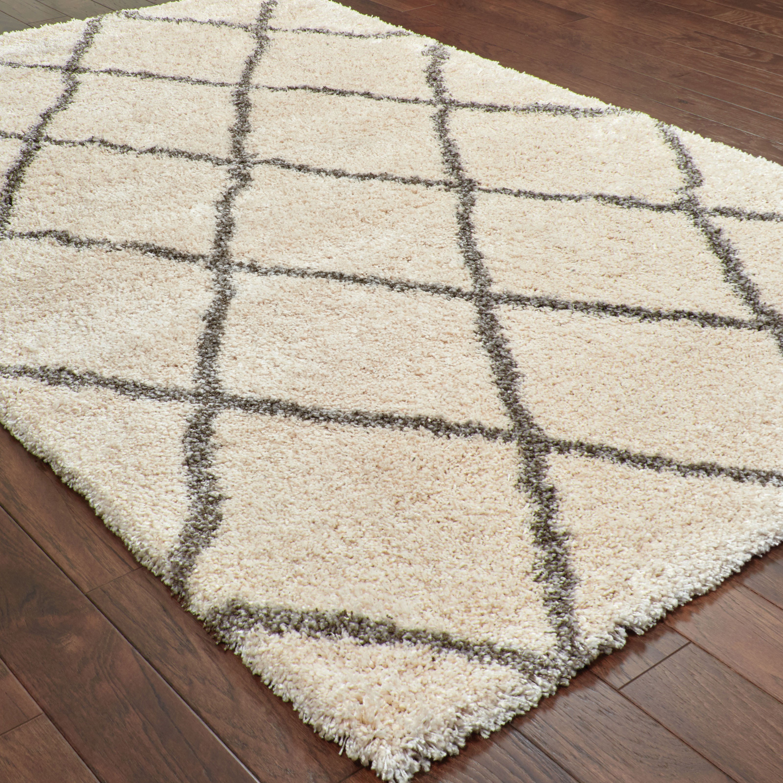 7'10" Round Rug