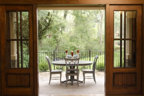 Customizable 5 Pc. Oval Table & Chair Set