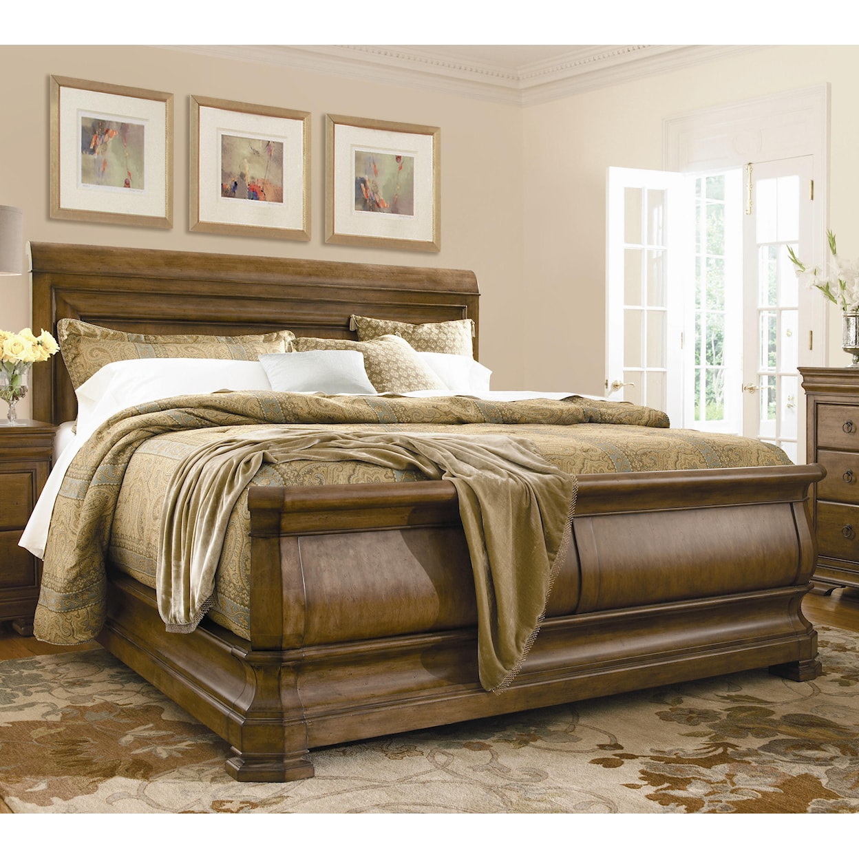 Universal Newton Falls Newton Falls King Sleigh Bed