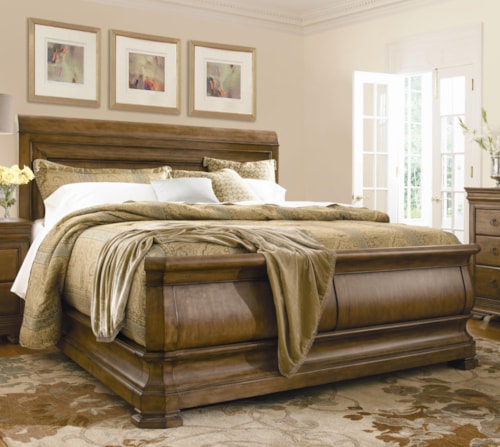 Traditional Queen Sleigh Bed