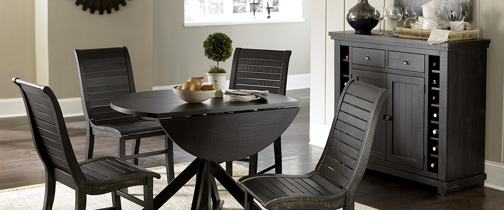 Casual Dining Room Group