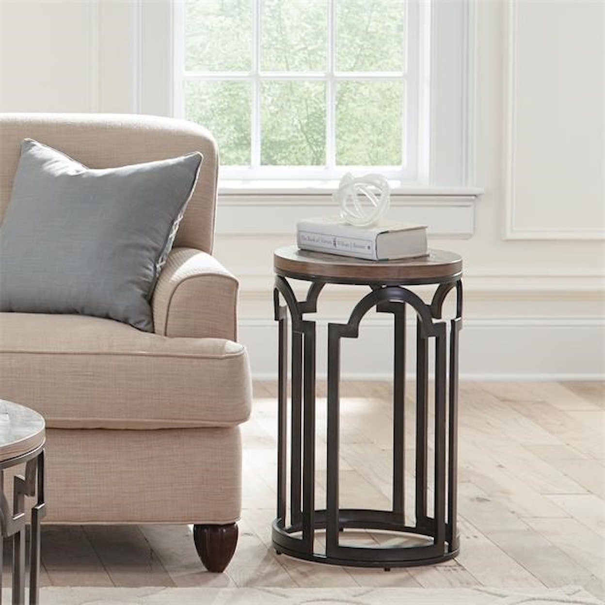 Riverside Furniture Estelle Round Chairside Table